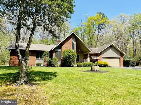 988 Laurel Ln, Elmer, NJ 08318