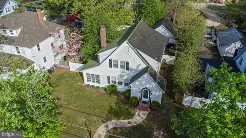 207 9th St, Salem, NJ 08079