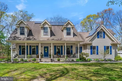 35 Oak Ave, Elmer, NJ 08318