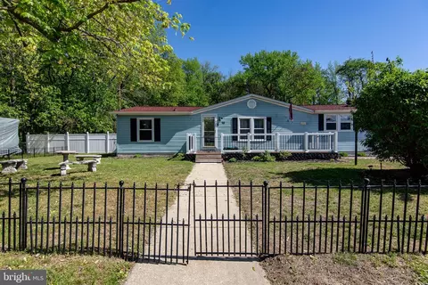 19 N Miller Ave, Penns Grove, NJ 08069