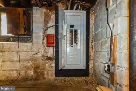 Entry Way - 61 Eighth St, Salem, NJ 08079 photo 6 of 6