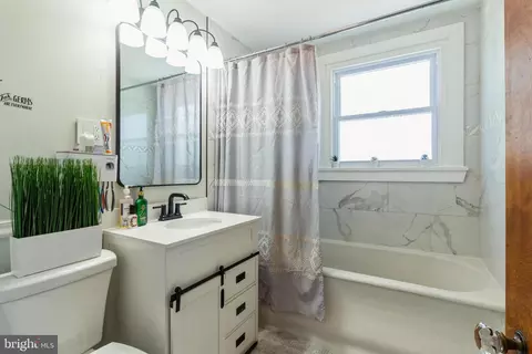 Entry Way - 61 Eighth St, Salem, NJ 08079 photo 4 of 6