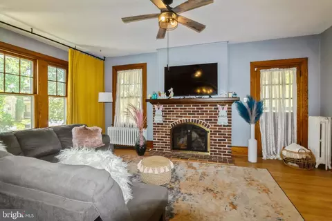 Living - 61 Eighth St, Salem, NJ 08079 photo 1 of 1
