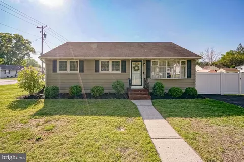 20 Aspen Dr, Pennsville, NJ 08070