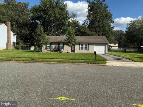 113 Primrose Ln, Carneys Point, NJ 08069
