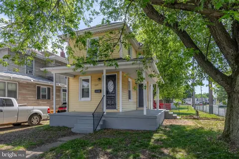 127 N Broad St, Penns Grove, NJ 08069