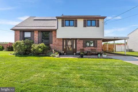 19 Canterbury Dr, Pennsville, NJ 08070