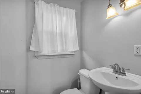 Entry Way - 200 Smith St, Salem, NJ 08079 photo 4 of 6