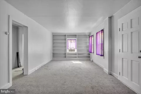 Living - 200 Smith St, Salem, NJ 08079 photo 1 of 2
