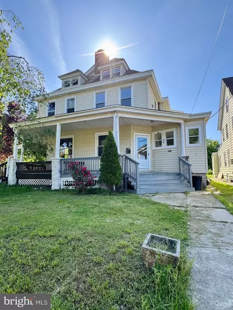 64 Eighth St, Salem, NJ 08079