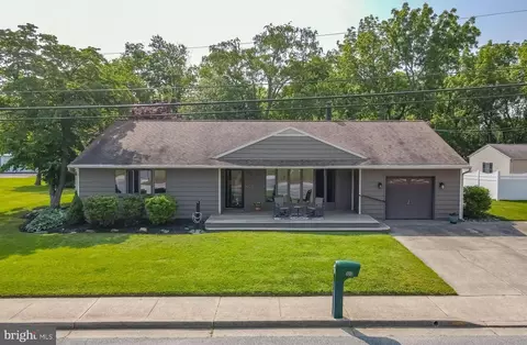 100 Salem Dr, Pennsville, NJ 08070