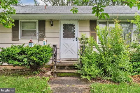 4 Charles Pl, Pennsville, NJ 08070