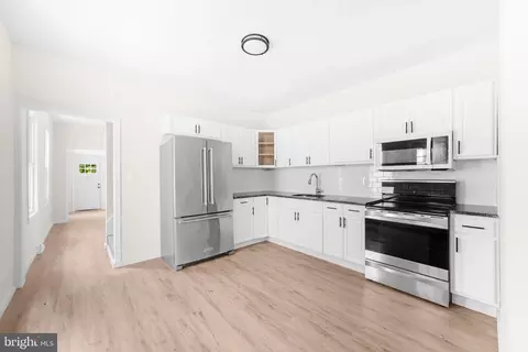 Entry Way - 106 Eighth St, Salem, NJ 08079 photo 2 of 10