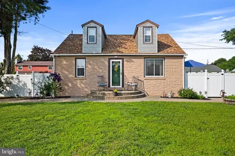 28 Eaton Rd, Pennsville, NJ 08070