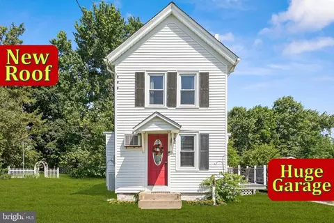 215 Center St, Elmer, NJ 08318