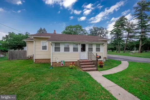 214 Bay St, Carneys Point, NJ 08069