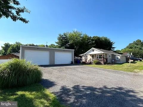 24 Holly Dr, Pennsville, NJ 08070