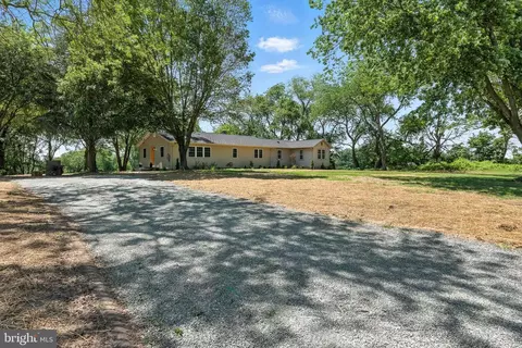 267 Canhouse Rd, Elmer, NJ 08318