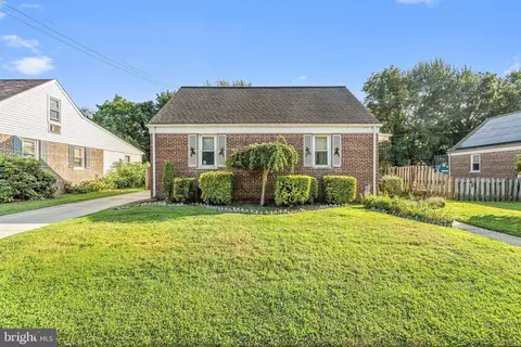 264 Dixie Dr, Carneys Point, NJ 08069