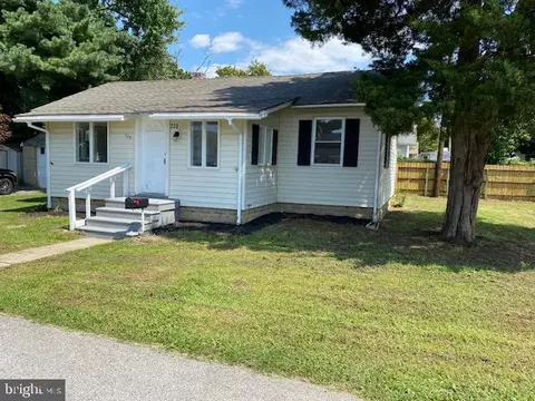 239 E St, Carneys Point, NJ 08069