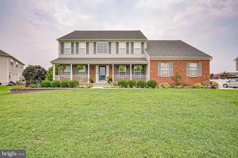 10 Candlelight Dr, Woodstown, NJ 08098