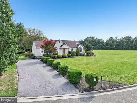 4 Karen Dr, Pittsgrove, NJ 08318