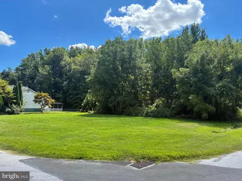 28 Fourth Ave, Carneys Point, NJ 08069