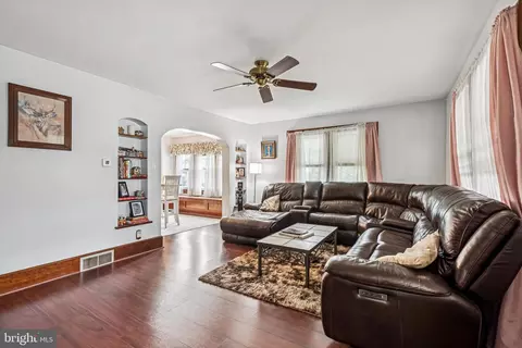 Entry Way - 19 Sickler St, Quinton, NJ 08072 photo 2 of 3