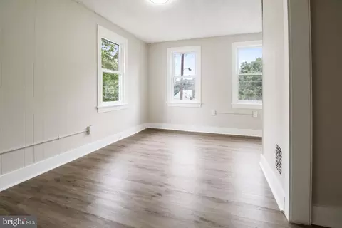Living - 116 8th St, Salem, NJ 08079 photo 2 of 2
