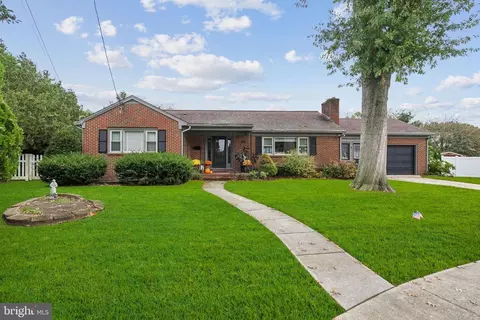 15 Magnolia Ct, Woodstown, NJ 08098