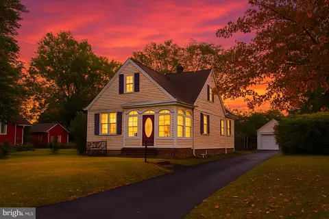 279 Pine St, Carneys Point, NJ 08069