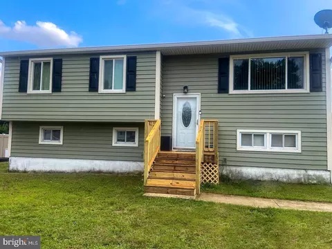 47 Maple Shade Ln, Pittsgrove, NJ 08318