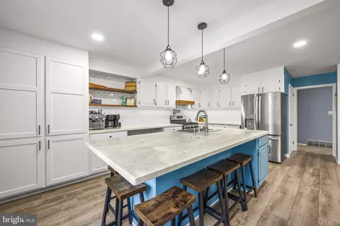 376 Griscom Dr, Mannington, NJ 08079