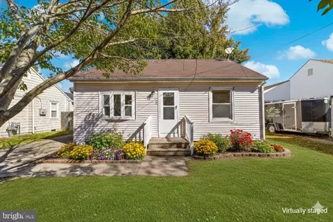 33 Pinewood Ave, Carneys Point, NJ 08069