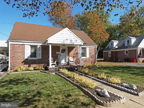 253 Dixie Dr, Carneys Point, NJ 08069