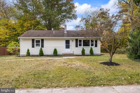 24 Gum Pl, Pennsville, NJ 08070
