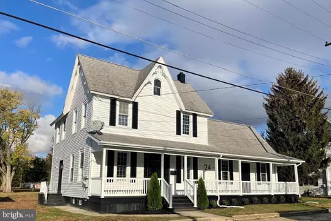 24 W Pittsfield St, Pennsville, NJ 08070