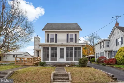 318 S Main St, Elmer, NJ 08318