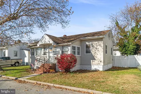 262 Laurel St, Carneys Point, NJ 08069
