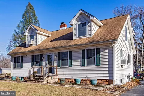 609 Hawks Bridge Rd, Carneys Point, NJ 08069