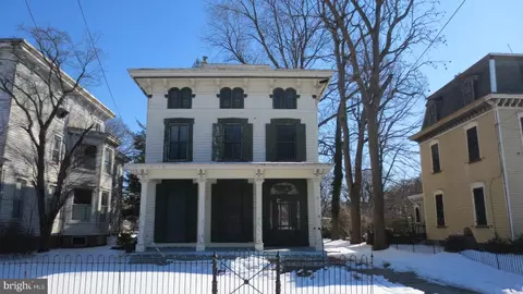 12 Oak St, Salem, NJ 08079