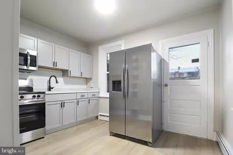 77 Seventh St, Salem, NJ 08079