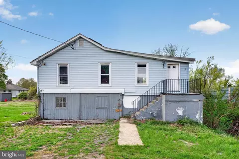 244 N Broad St, Penns Grove, NJ 08069