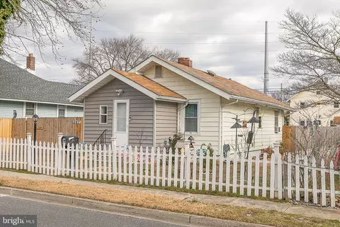 287 Jefferson St, Carneys Point, NJ 08069