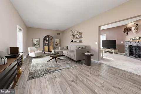 Living - 29 Three Bridge Rd, Monroeville, NJ 08343 photo 1 of 3