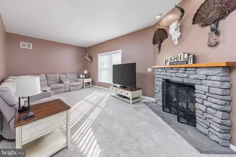Living - 29 Three Bridge Rd, Monroeville, NJ 08343 photo 3 of 3