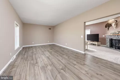 Living - 29 Three Bridge Rd, Monroeville, NJ 08343 photo 2 of 3