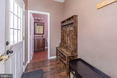 Entry Way - 29 Three Bridge Rd, Monroeville, NJ 08343 photo 4 of 4