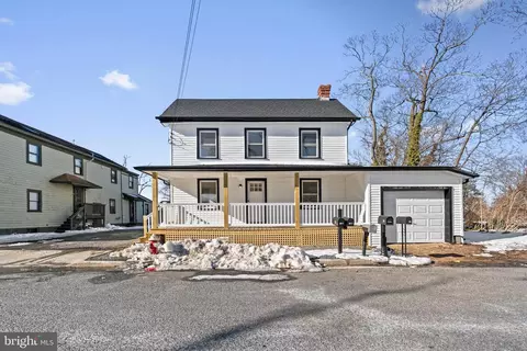 29 Church St, Elmer, NJ 08318