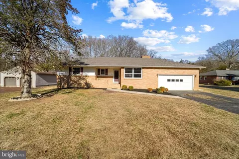 292 E Pittsfield St, Pennsville, NJ 08070